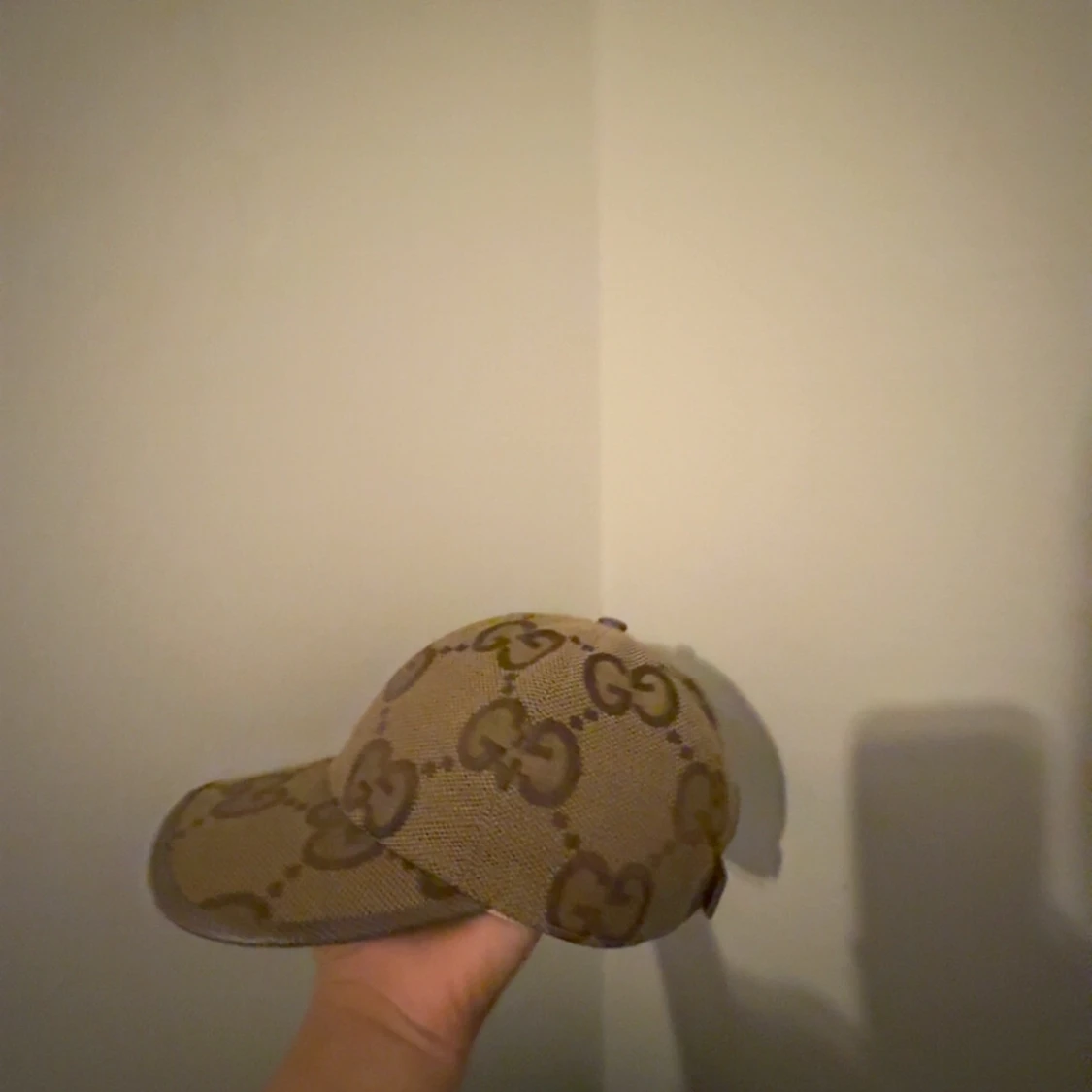 Beige keps med GG-mönster - 1