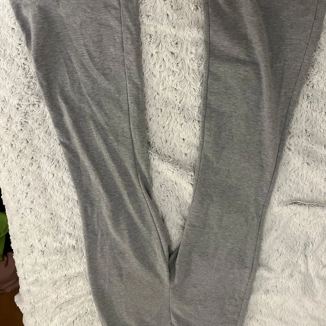 Grå mjukisbyxor