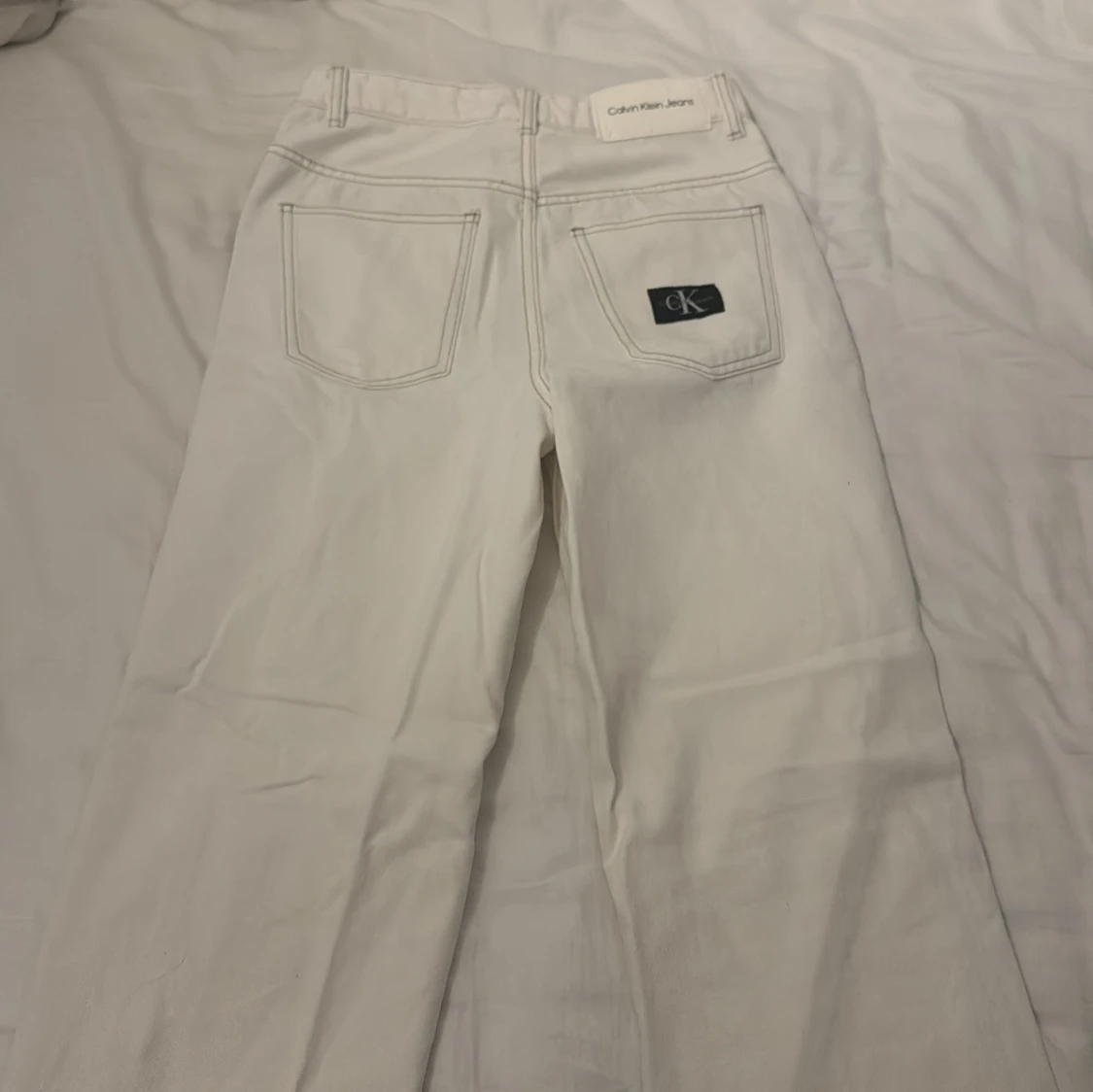 Vita baggy jeans från Calvin Klein - 1