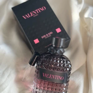 Valentino born in Roma intense edp - Hej jag säljer en 5ml sample på valentino born in Roma intense edp!