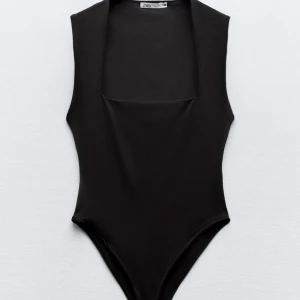 Body zara  - Så fin svart body ifårn zara använd en gång❤️❤️❤️