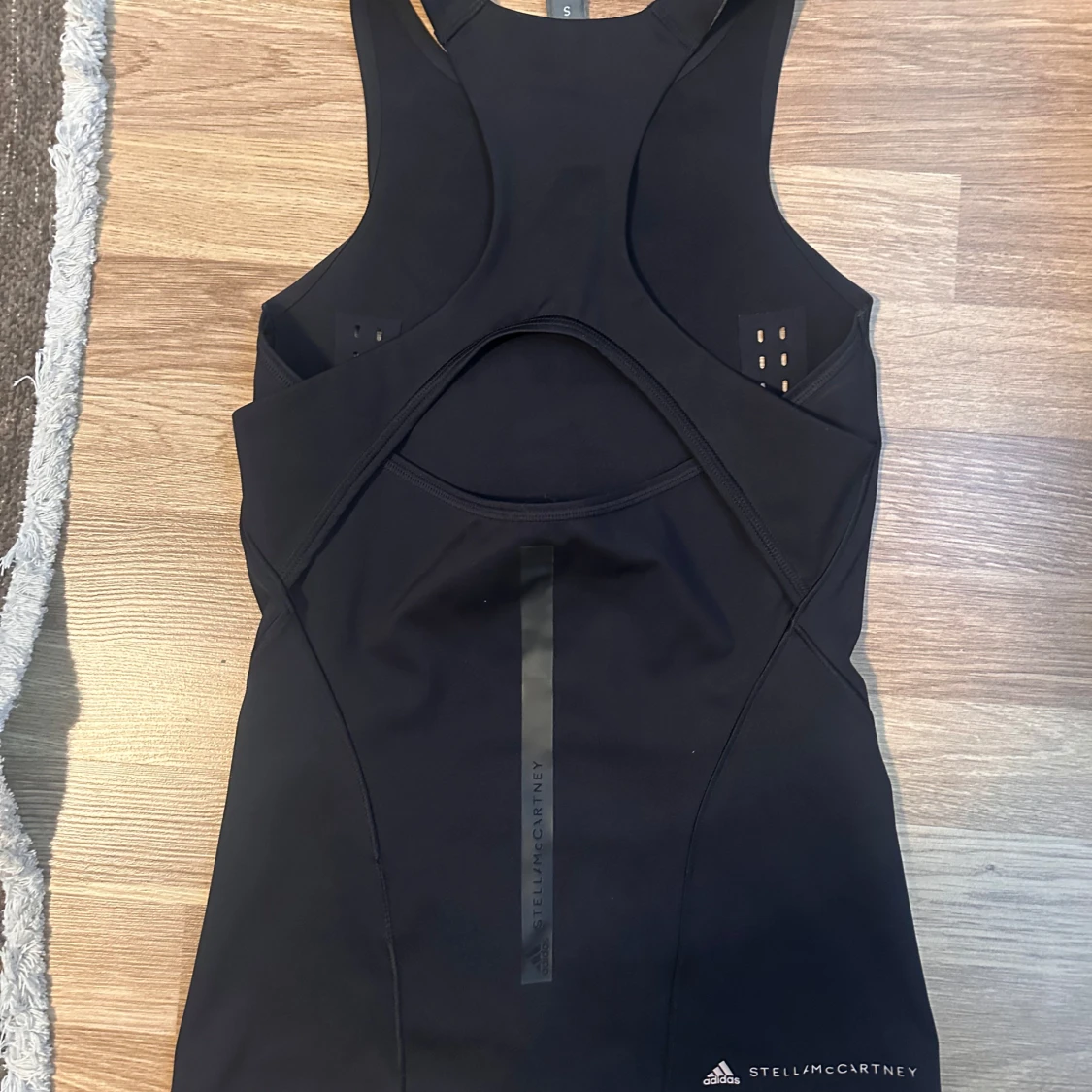 Svart linnetopp från Adidas Stella McCartney - 2