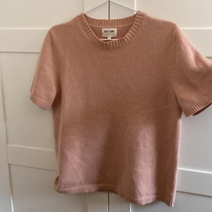 Soft Goat Tröja - OBS!! Mer rosa i verkligheten, skulle säga att den är gammel rosa💗Säljer eftersom den inte kommer till användning. 