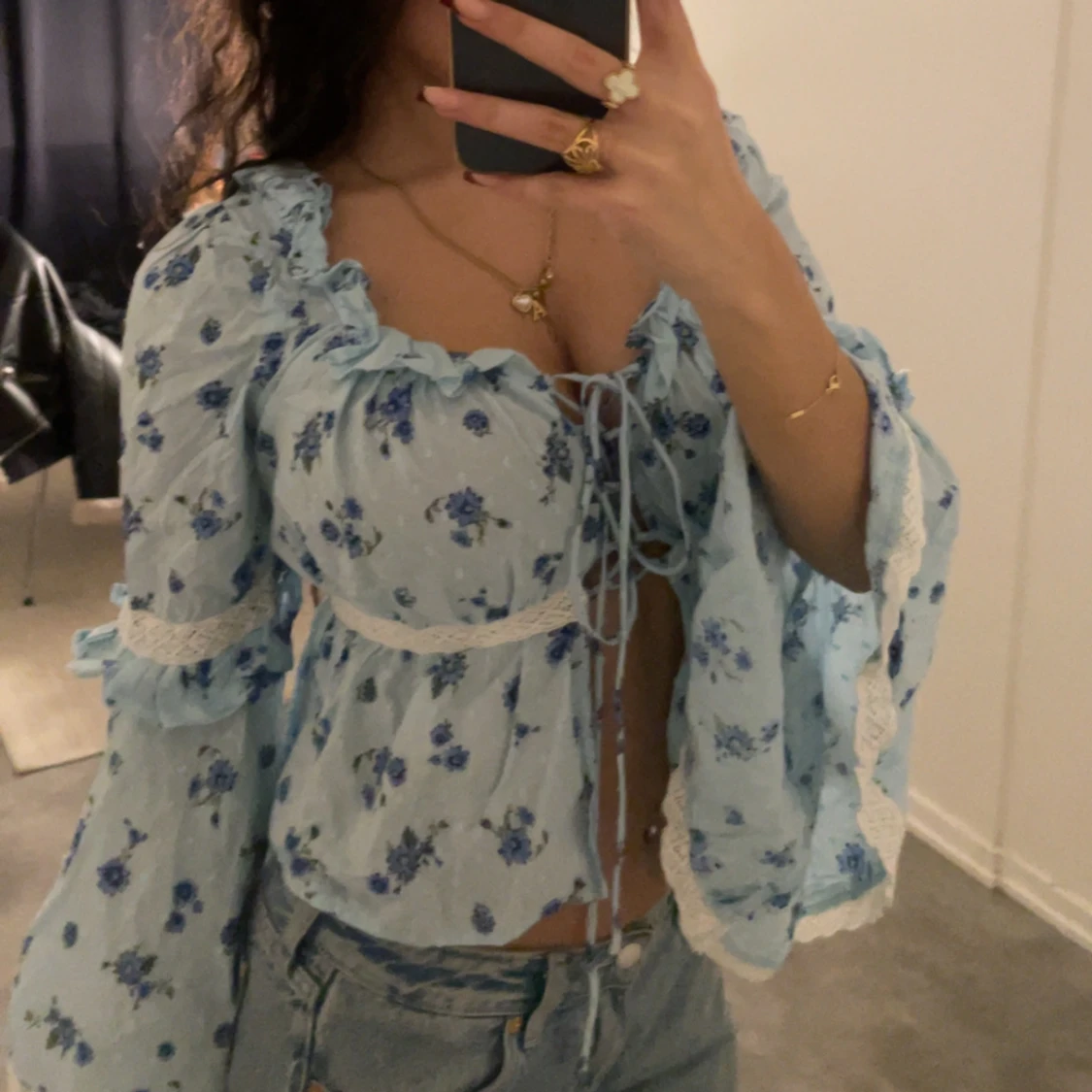 Oanvänd blommig babyblå sommar blus - 2