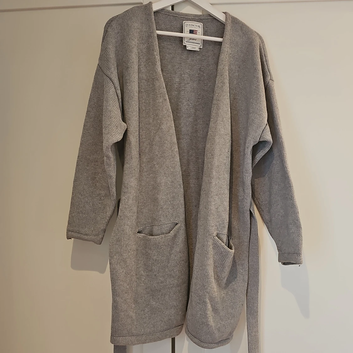 Grå stickad kofta från Lexington - 4