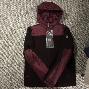 Colmar cardigan  - Colmar cardigan- Helt ny colmar cardigan i storlek 50 vilket motsvarar S. Nypris är över 5100och mitt pris är endast 1099. Om du har några frågor så är det bara att höra av dig!