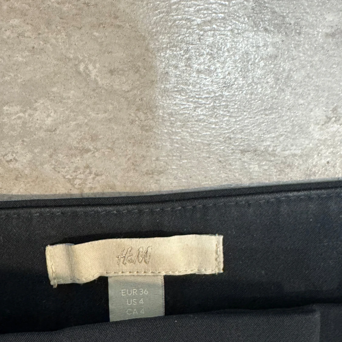 Svarta kostymbyxor från H&M - 1