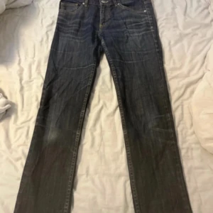 Lågmidjade vintage jeans - Ett par lågmidjde vintage jeans i strl S/M. Mycket bra skick!