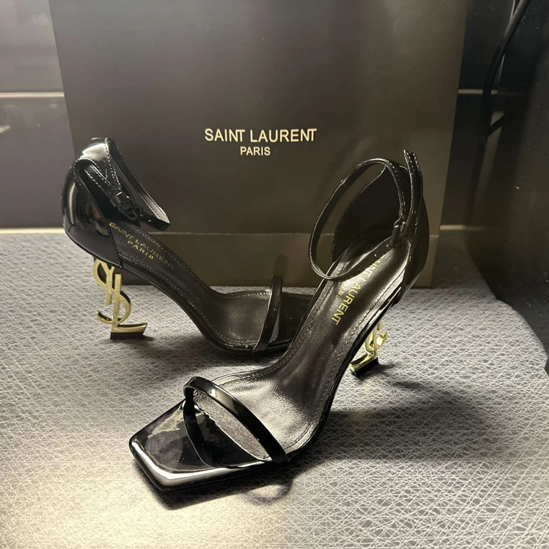 Svarta Saint Laurent klackar  - 3