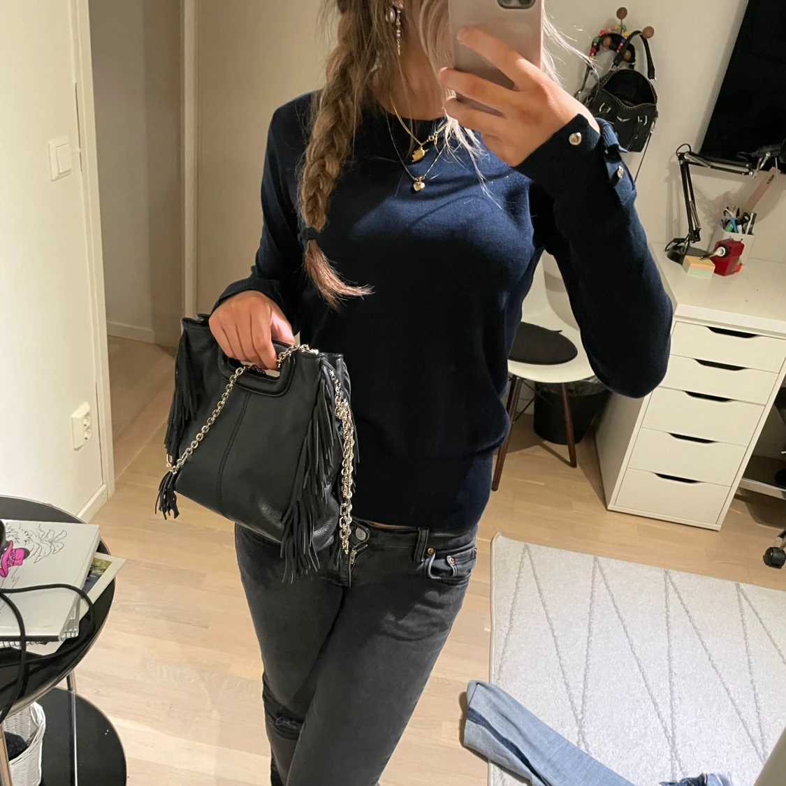 Mörkblå stickad tröja  - 1