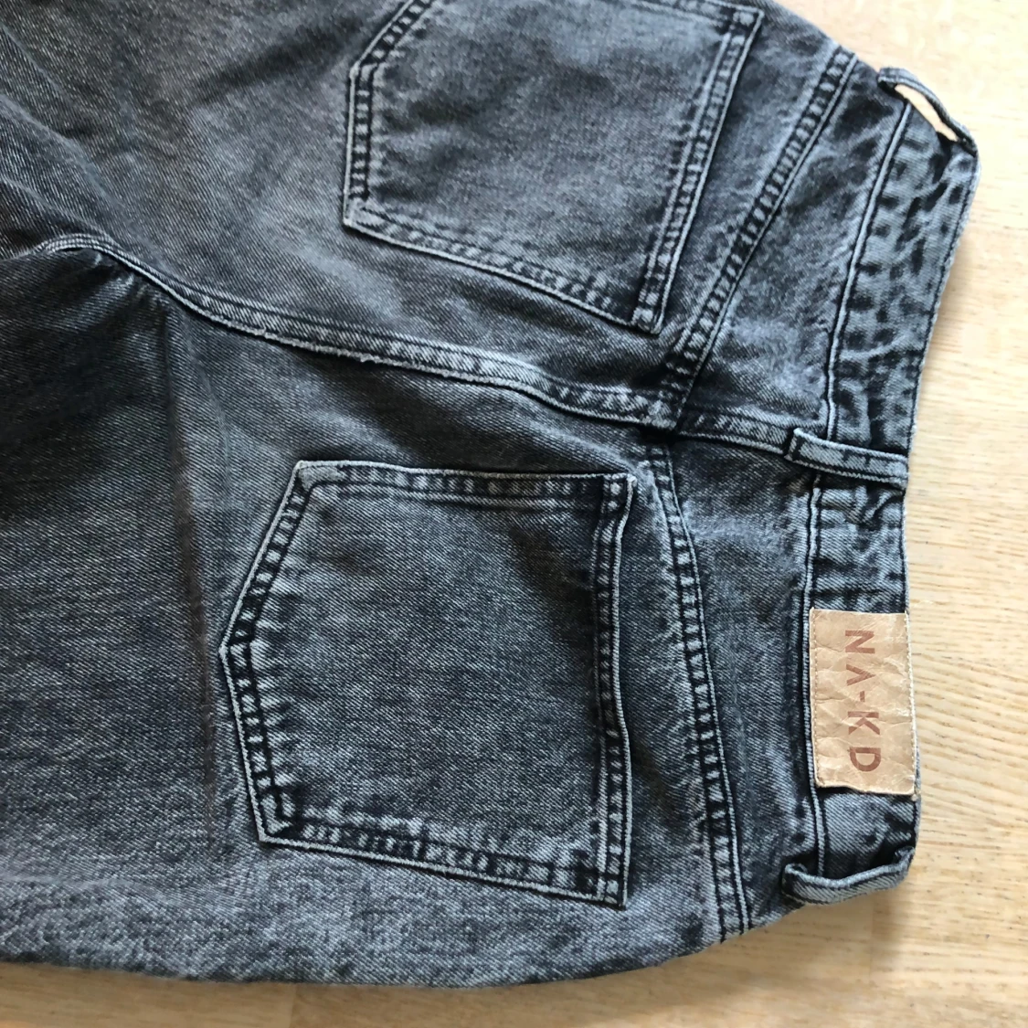 Grå jeans från NA-KD - 2