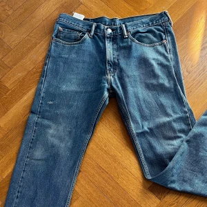 Levi's 505 jeans - Säljer ett par feta Levis 505 i bra skick med lite snygga fades. Skickas med frakt, hör av dig vid frågor eller funderingar🤝