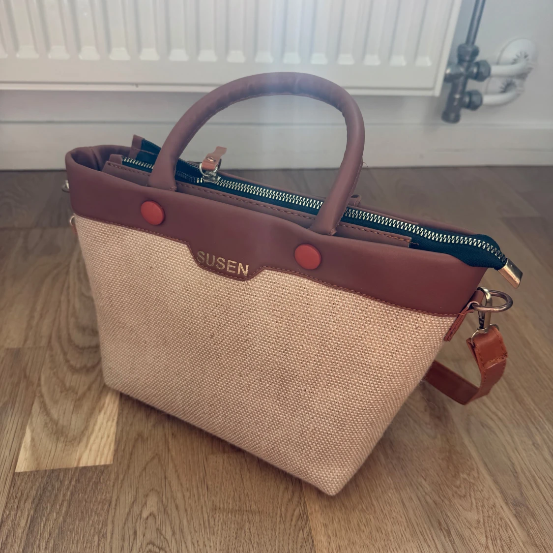 Beige och brun handväska från SUSEN