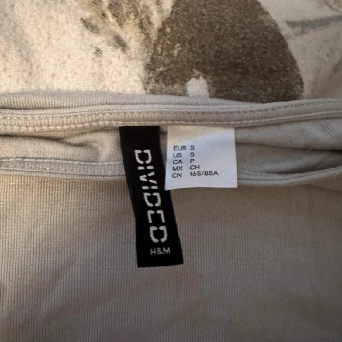 Ljusgrå långärmad topp från H&M Divided - 1