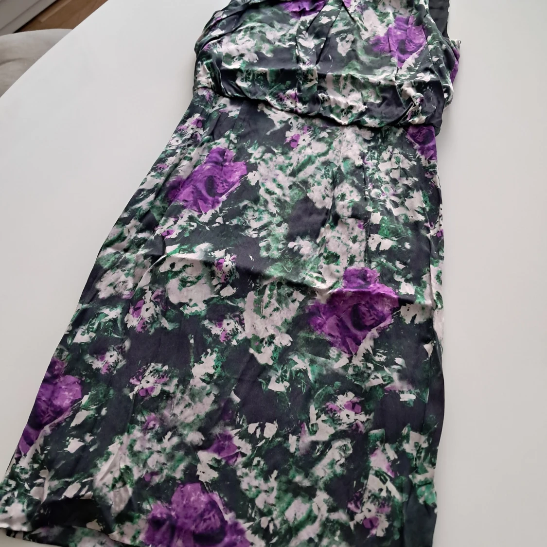 Blommig långklänning HUGO BOSS i siden.