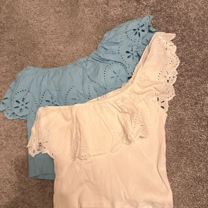 Vit one shoulder topp  - Super söta toppar som inte kommer till användning. 150kr för en topp men bara 250 för båda topparna💞 dom är i barn storlek men passar mig som vanligtvis är en xs/s❤️