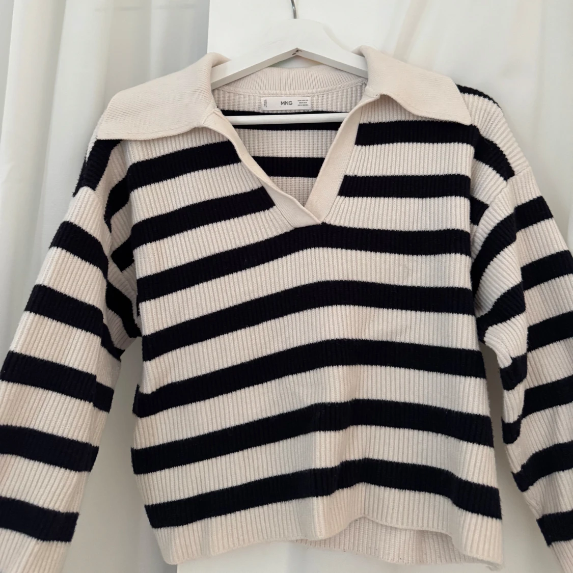 Randig stickad tröja från Mango