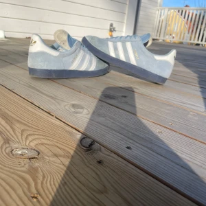Adidas gazelle - Adidas gazelle skor. Storlek 44.5, toppenskick✅ hör av er vid frågor!