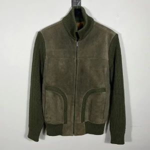 Cardigan - Svinskön cardigan med mocka på framsidan och axlarna || osäker på märke och nypris || skriv vid frågor!