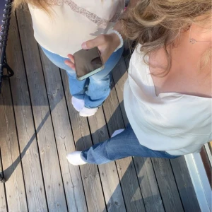 Fest topp - Jätte fin siden topp med klitter band ifrån hm, använd endast en gång men den är skrynklig då den har legat i min byrå sen dess