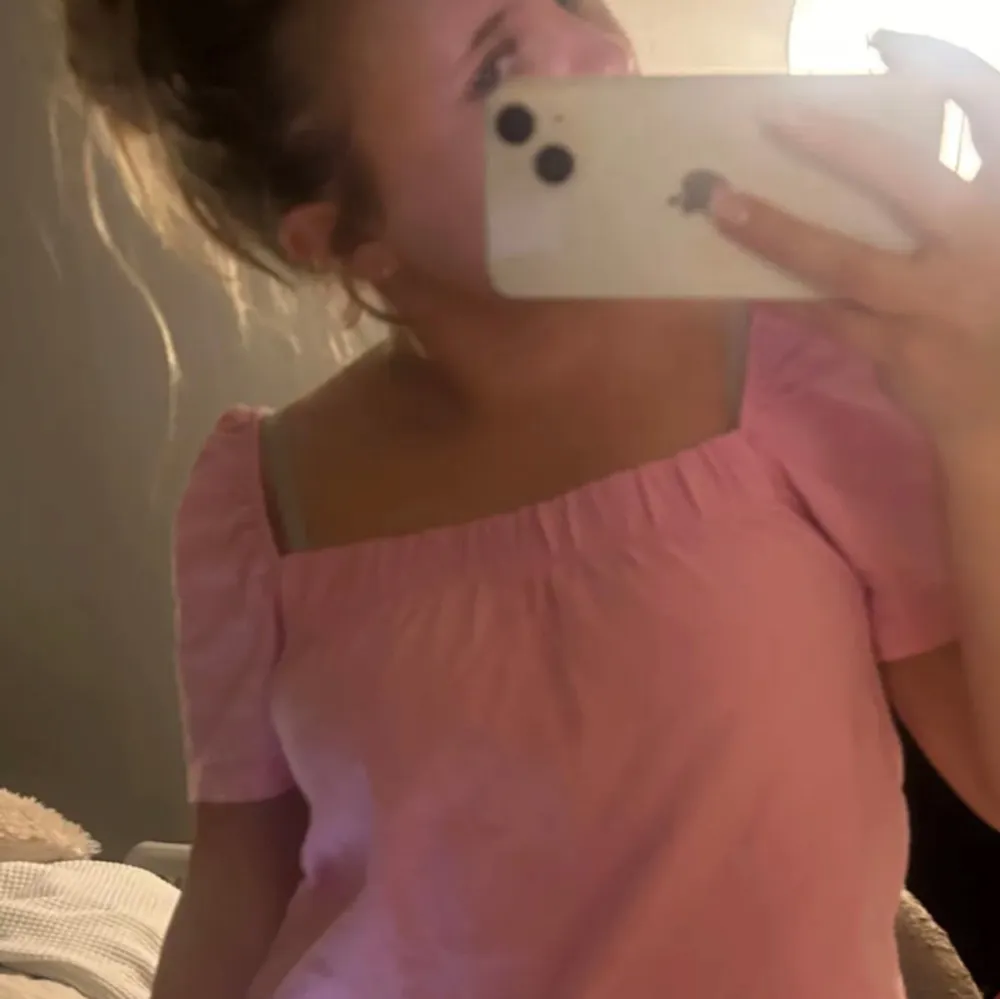 Säljer jätte söt rosa blus från H&m.. Puserot.