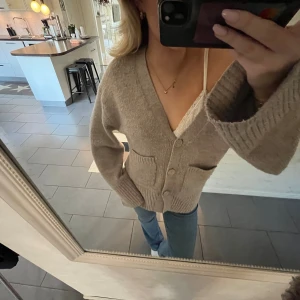 Stickad kofta - As snygg och skön stickad kofta, ganska nopprig