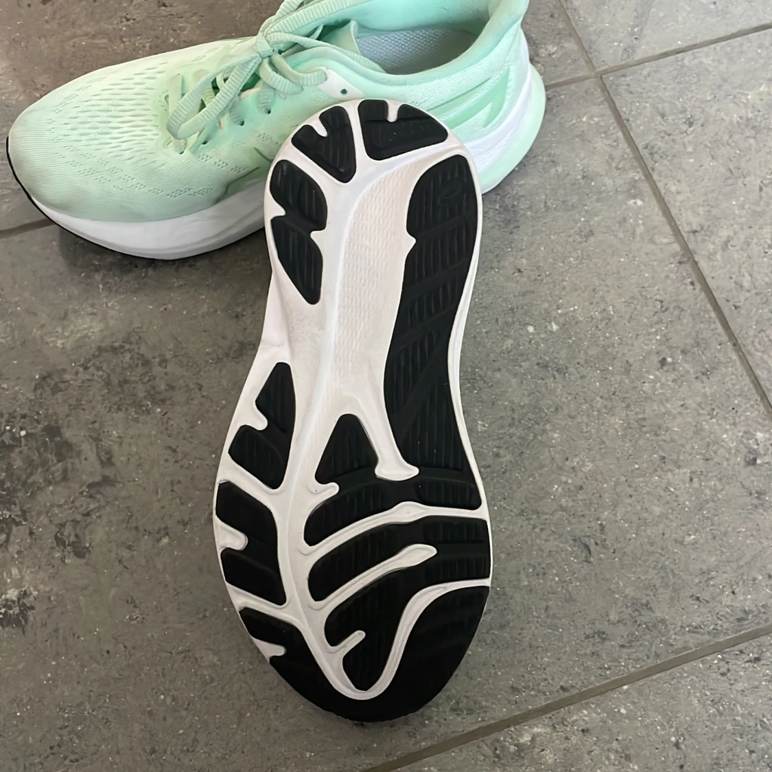 Mintgröna sneakers från Asics - 3