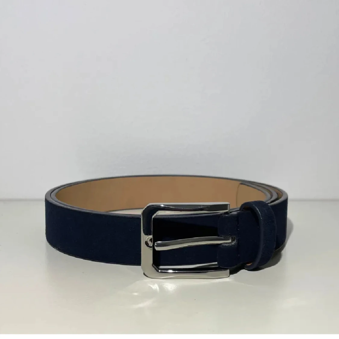 Marinblått mockabälte