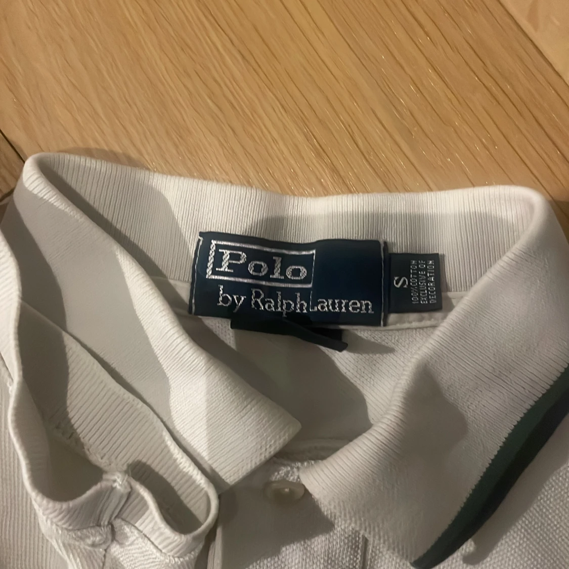 Vit och marinblå pikétröja från Ralph Lauren - 2