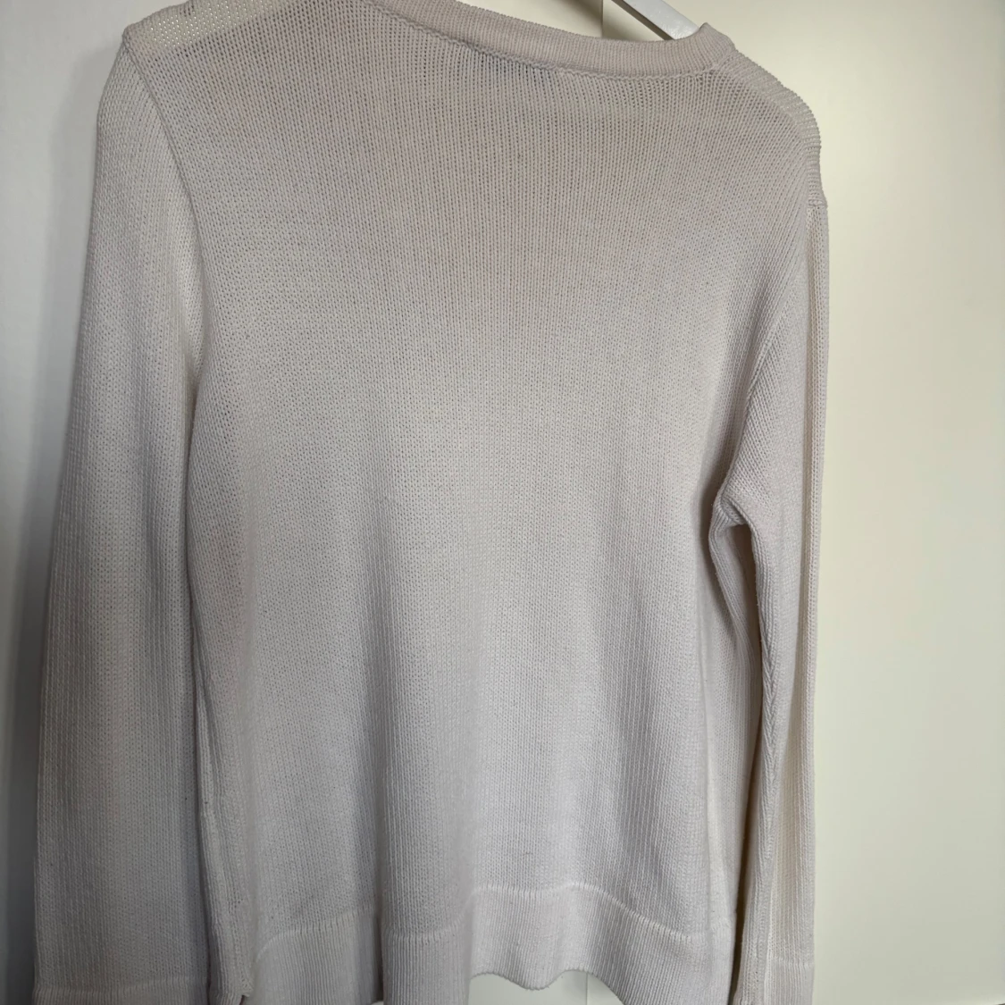 Vit stickad tröja - 1