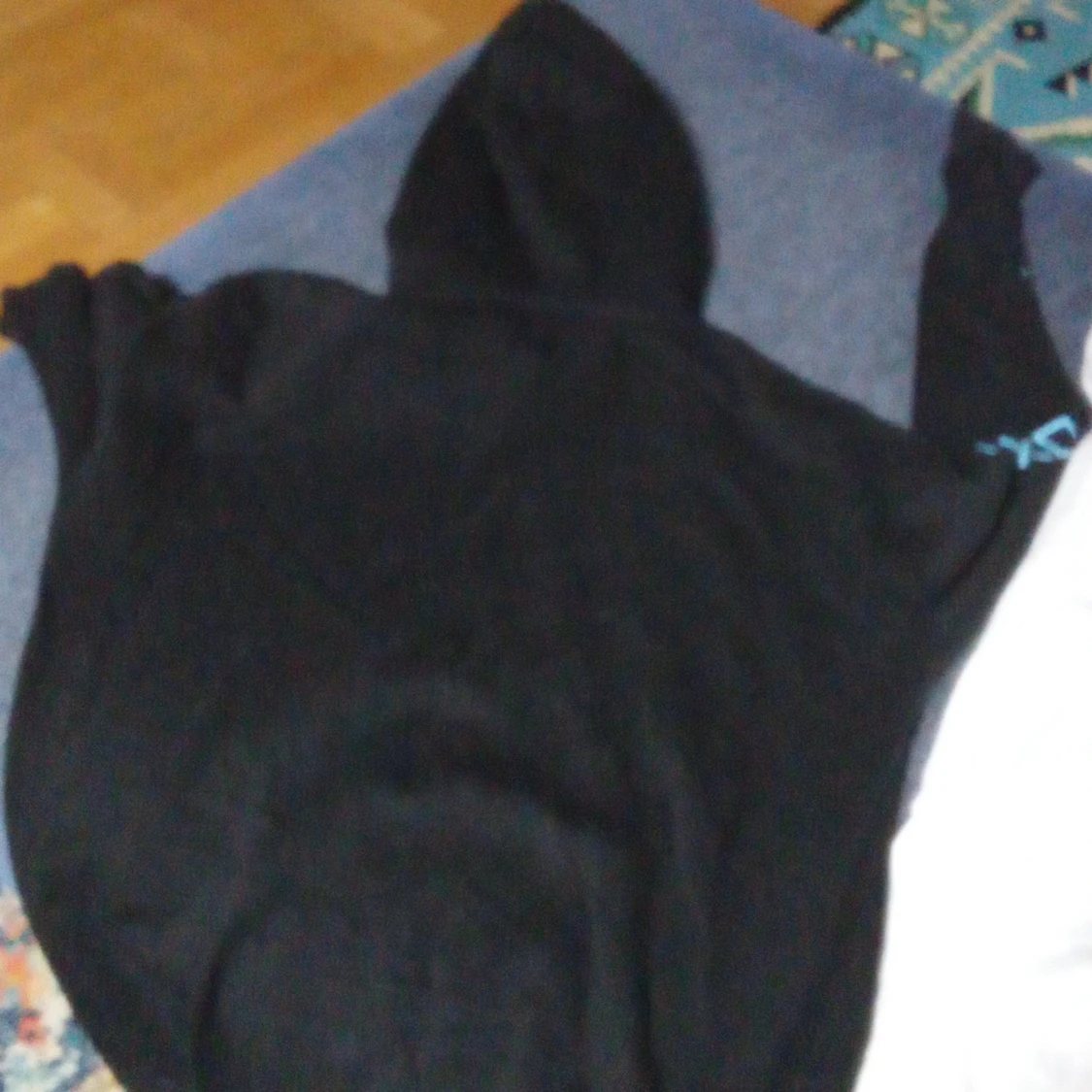 Svart hoodie med PlayStation-tryck - 1