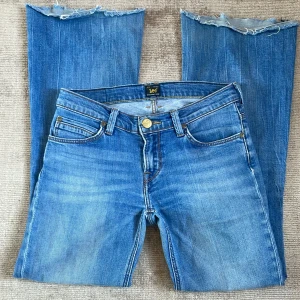 Ljusblå jeans - Super fina bootcut jeans från lee!