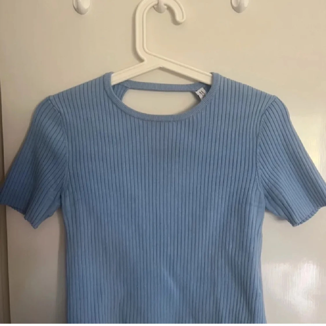 Blå ribbad tröja med öppen rygg från Zara - 2