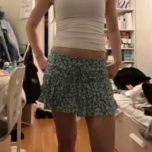 Blommig kjol från zara - Söt somrig kjol från Zara❤️