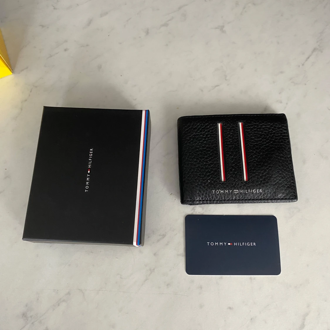 Svart plånbok Tommy Hilfiger läder