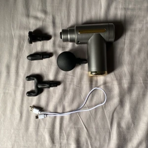 Massage pistol - Batteriet håller ganska länge 