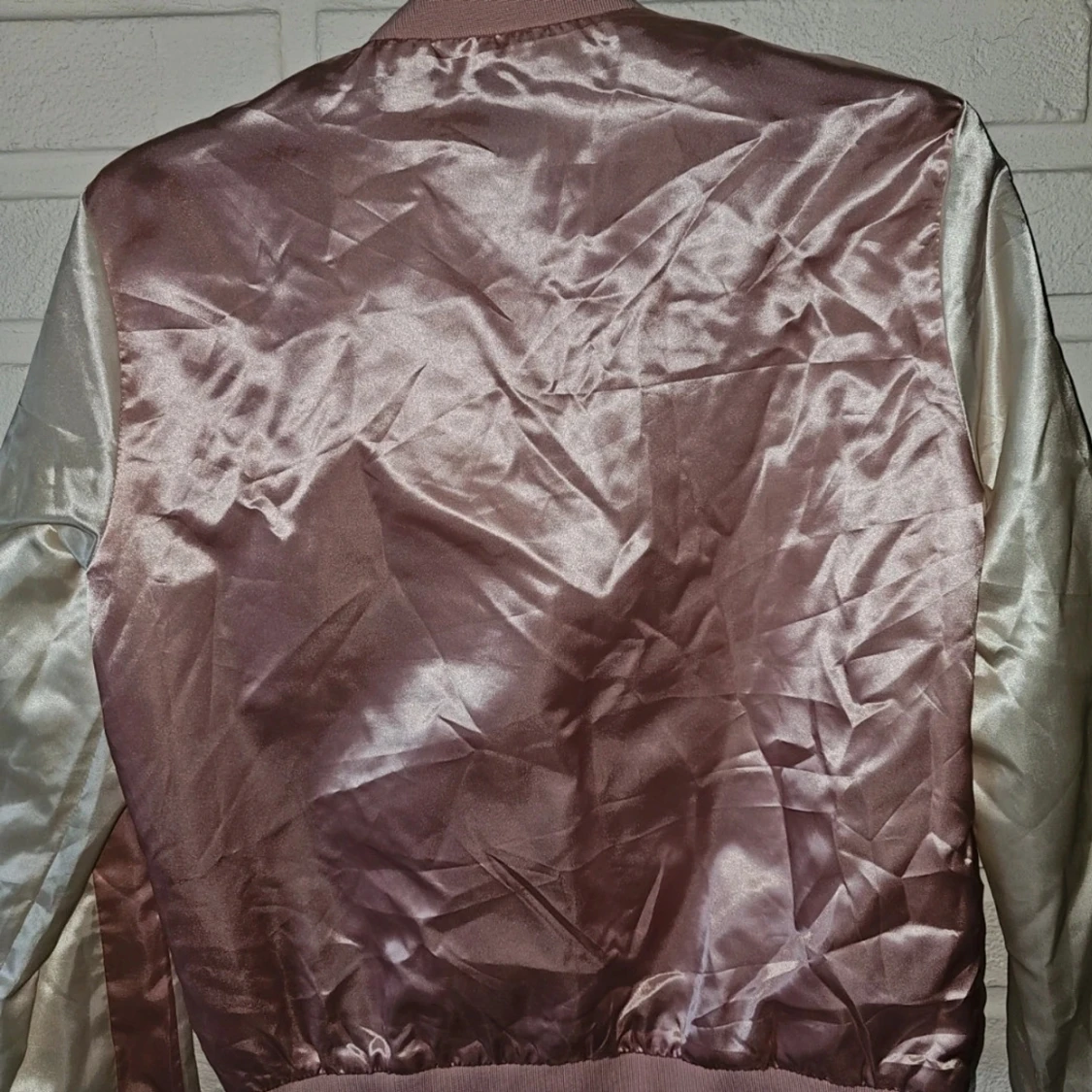 Rosa satin bomberjacka från NEU - 1