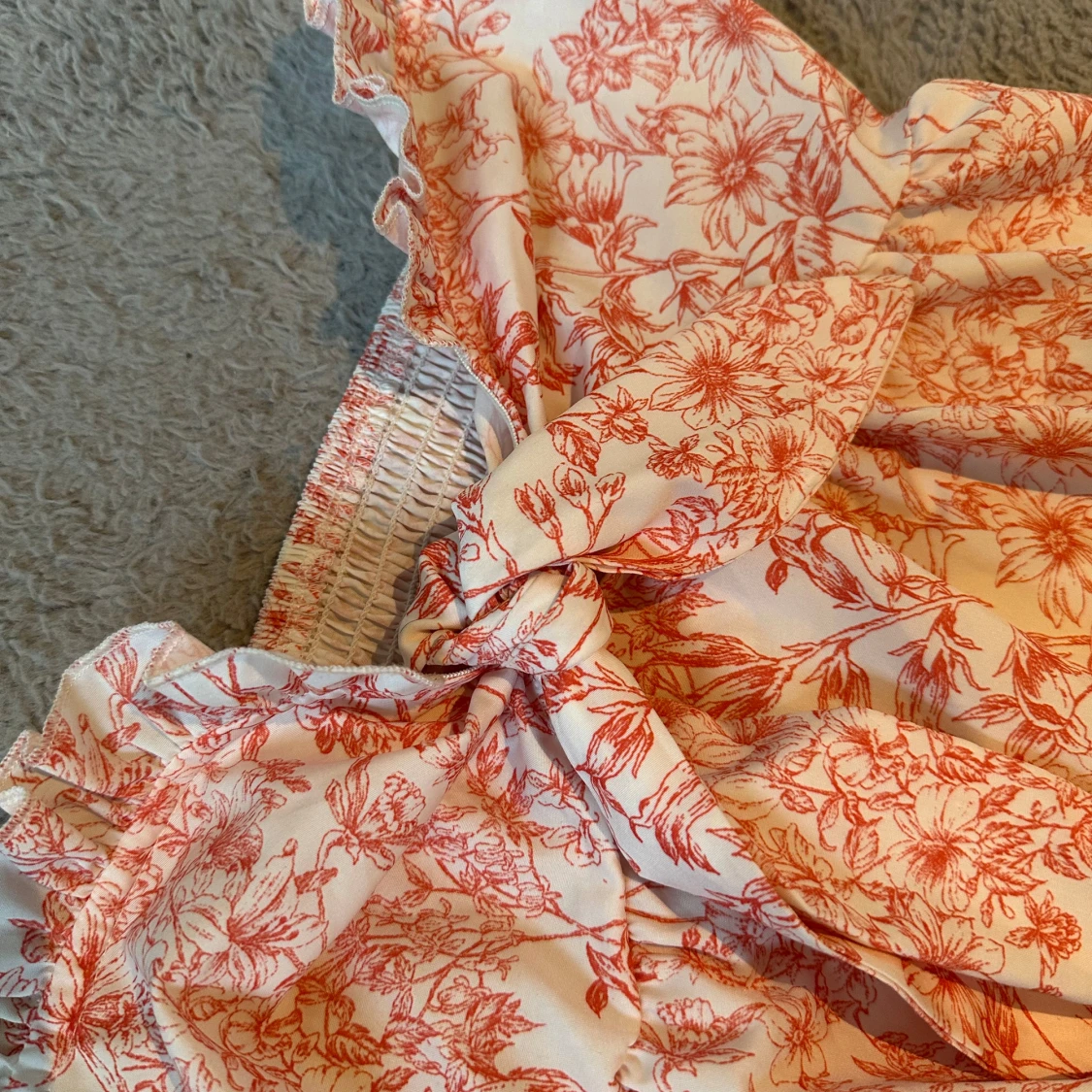 Blommig tubtopp med rosett - 1