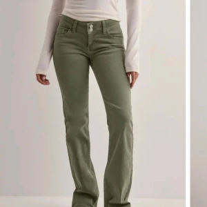 Nelly byxor  - Säljer dessa då dom inte passar mig längre, helt nya använd fåtal gånger, bra skick 