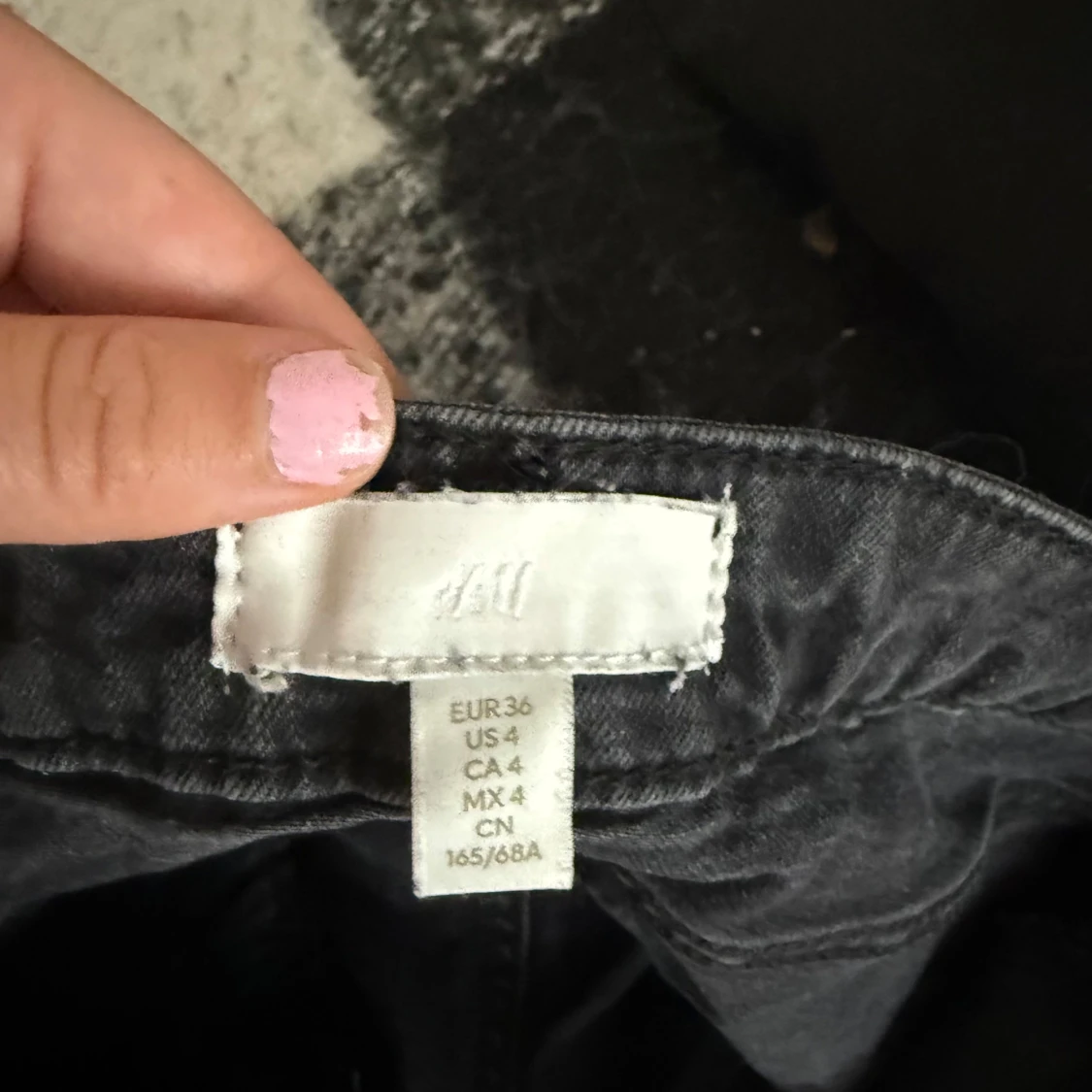 Svarta jeansshorts från H&M, strl 36 - 3