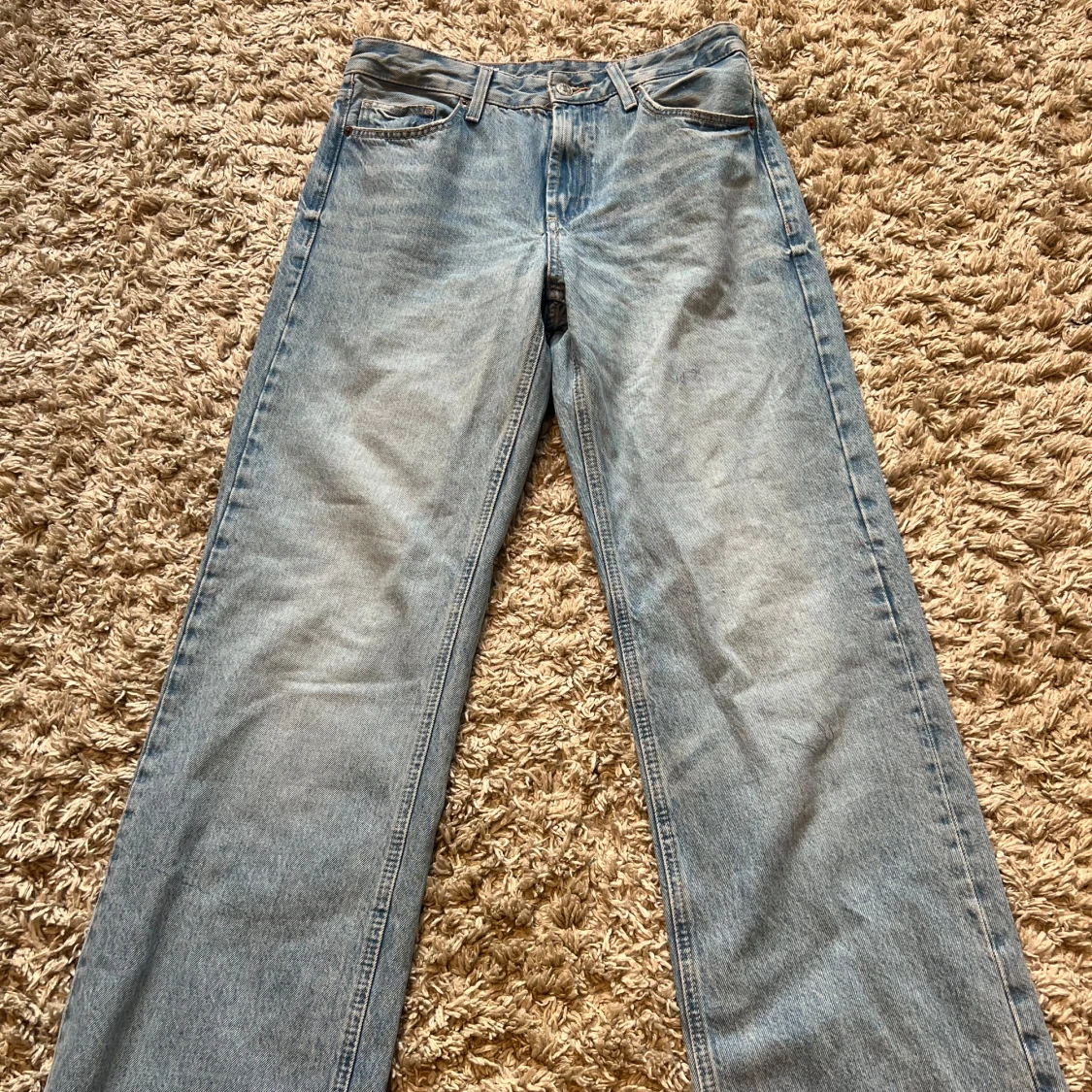 Ljusblå raka jeans från Zara