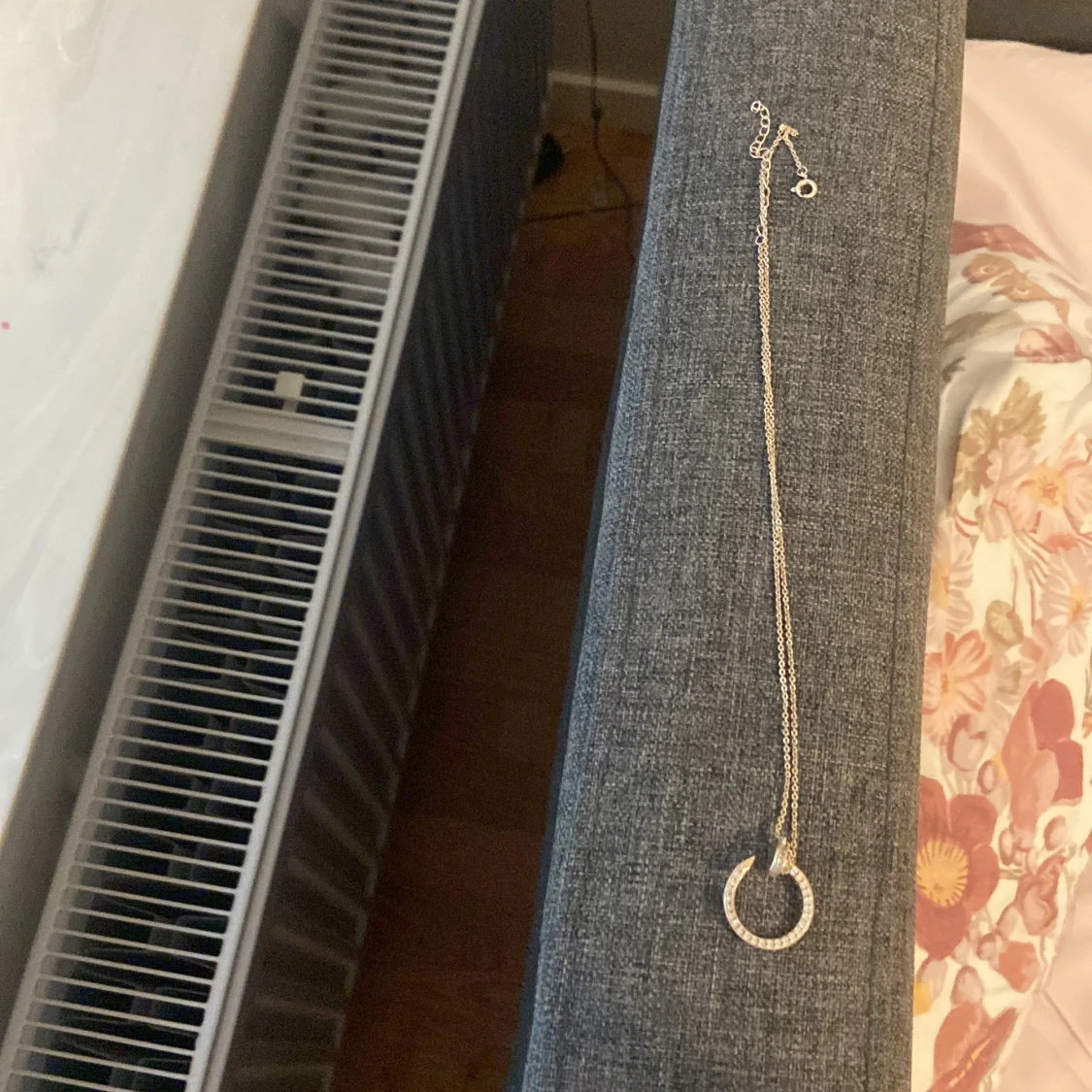 Silverhalsband med cirkelberlock - 1