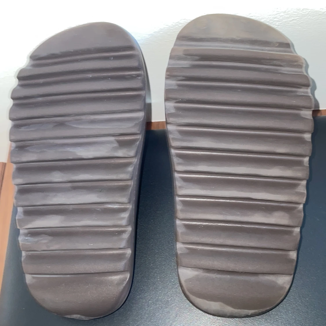 Adidas Yeezy Slide i brun - 2