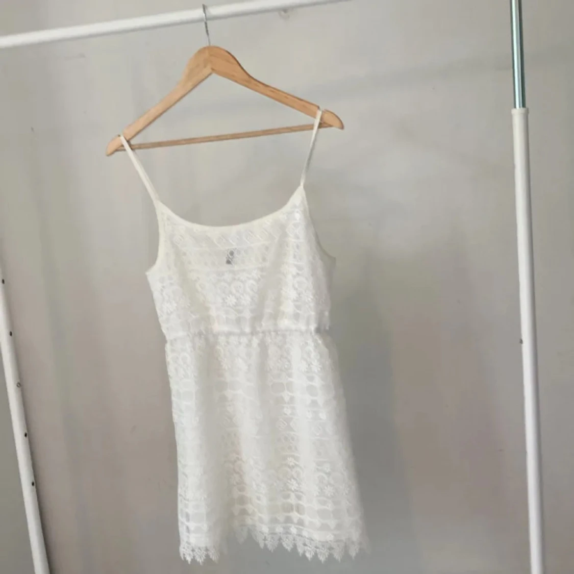 Vit spetsklänning från H&M Divided