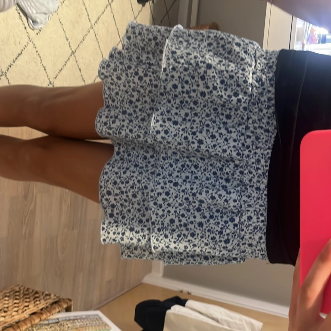 Blommig volangkjol från Gina Tricot