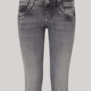 Pepe jeans - Säljer ett par pepe jeans från zalando i storlek 25/30. Har bara använts ett par gånger och säljer pga att dem är för små för mig💕                                   Nypris: 700 kr                                                           Pris kan diskuteras 