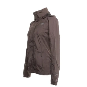  The North Face jacka - Snygg mörkgrå (/grå/brun) vindjacka från The North Face med huva och dragkedja framtill. Jackan har en clean look, logga på bröstet och fickor med dragkedja. Superlätt, tunn och skön! Tyvärr inte fått mycket användning av den, så den är i bra skick 🕺🏽