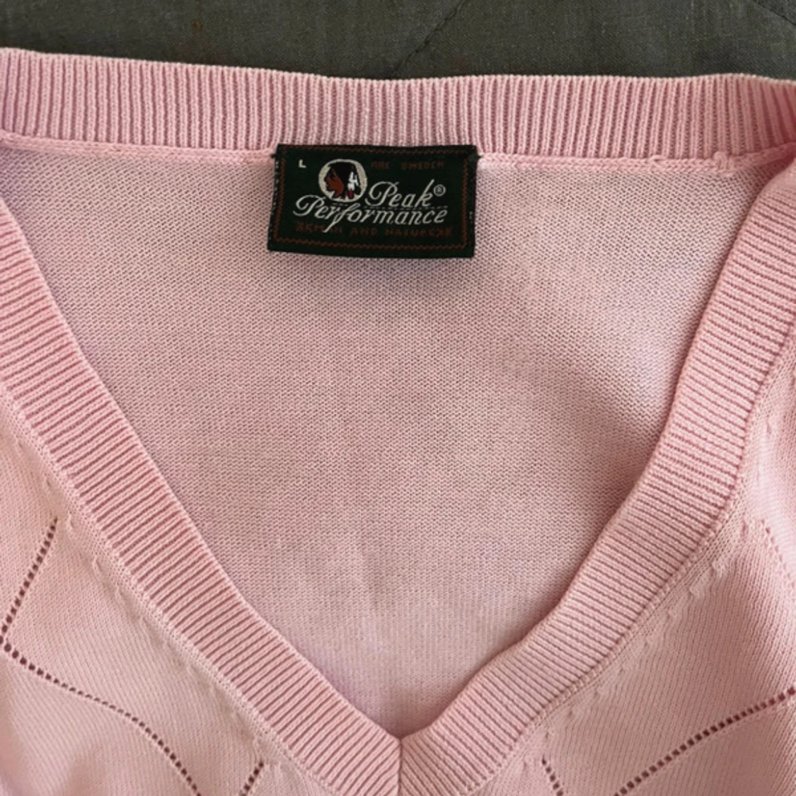 Rosa stickad väst från Peak Performance - 1
