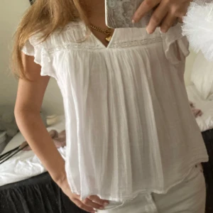 Vit blus  - Superfint vit blus från Gina Young.