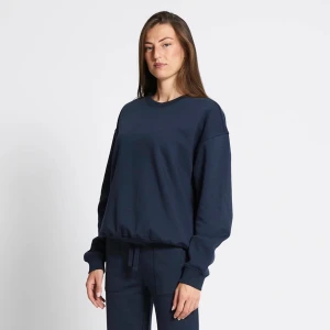 Mörkblå sweatshirt från 157  strl xs - Mörkblå sweatshirt från 157 i storlek XS. Tröjan har en loose passform med rund hals och långa ärmar. Tillverkad i mjuk bomull med insida i fleece för extra komfort. Perfekt för chill dagar och enkel att matcha med jeans eller mjukisbyxor. 